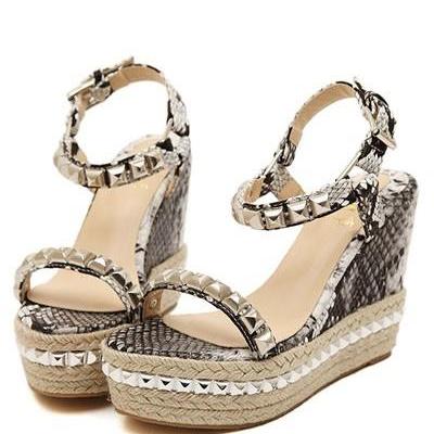 strap up flat shoes